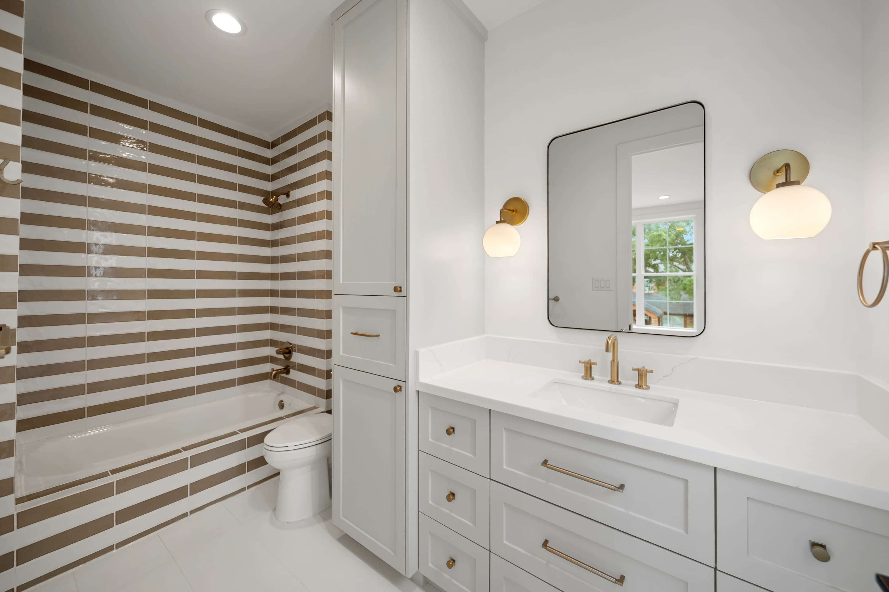 Sul Ross Residence — image 3