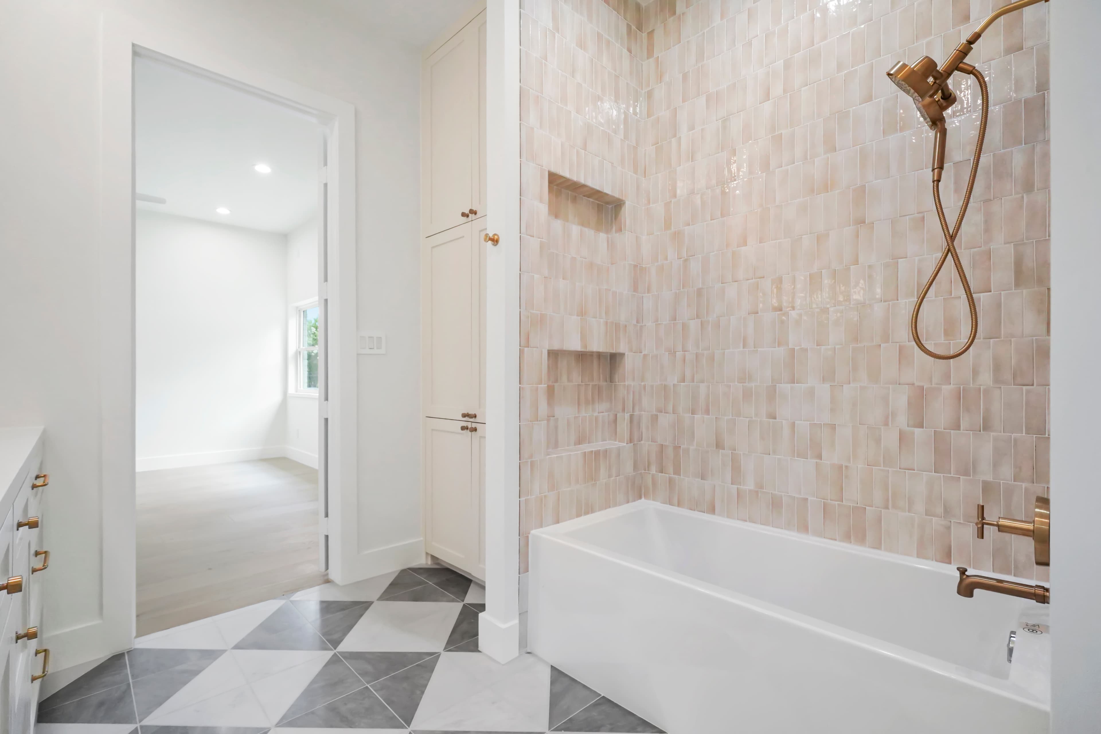 Wedgewood Residence — image 2
